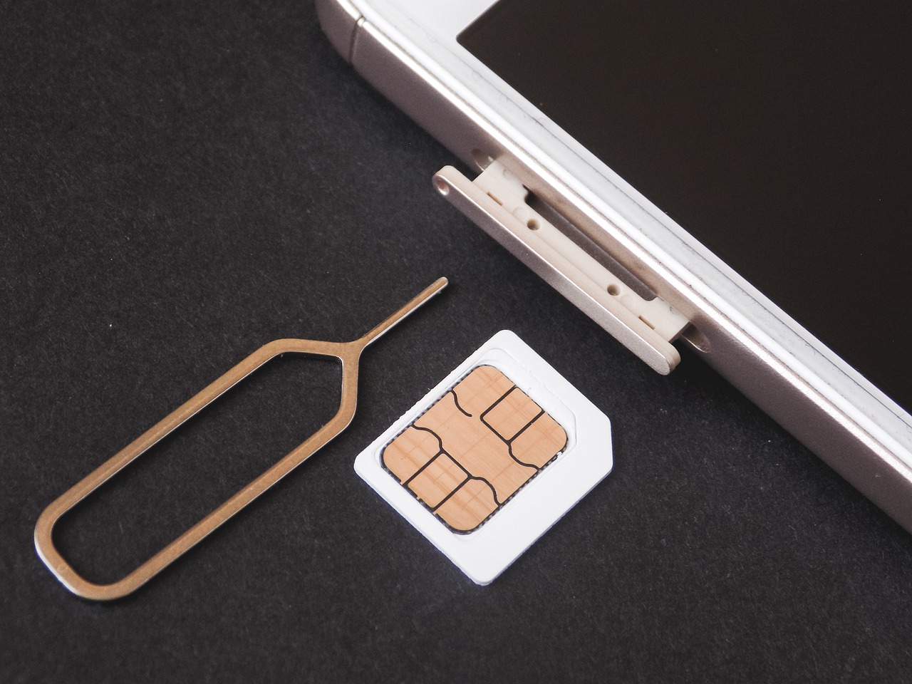 Jak włożyć kartę SIM do OPPO Find X5 Lite?