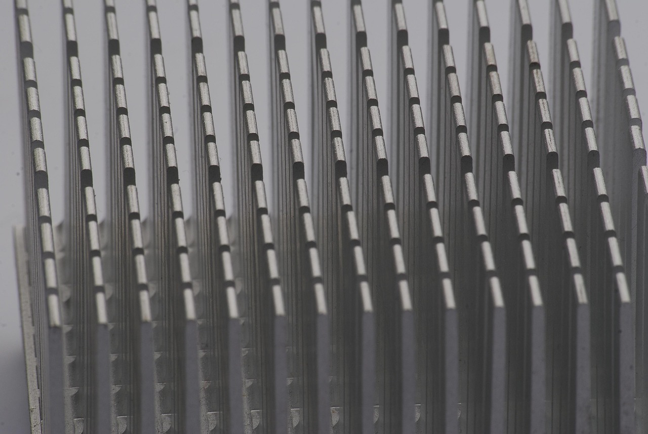 découvrez l'importance du refroidissement pour votre pc. apprenez les différentes méthodes de refroidissement, des ventilateurs aux systèmes de refroidissement liquide, pour garder votre matériel performant et optimiser ses performances. protégez votre investissement avec nos conseils sur le refroidissement de pc.