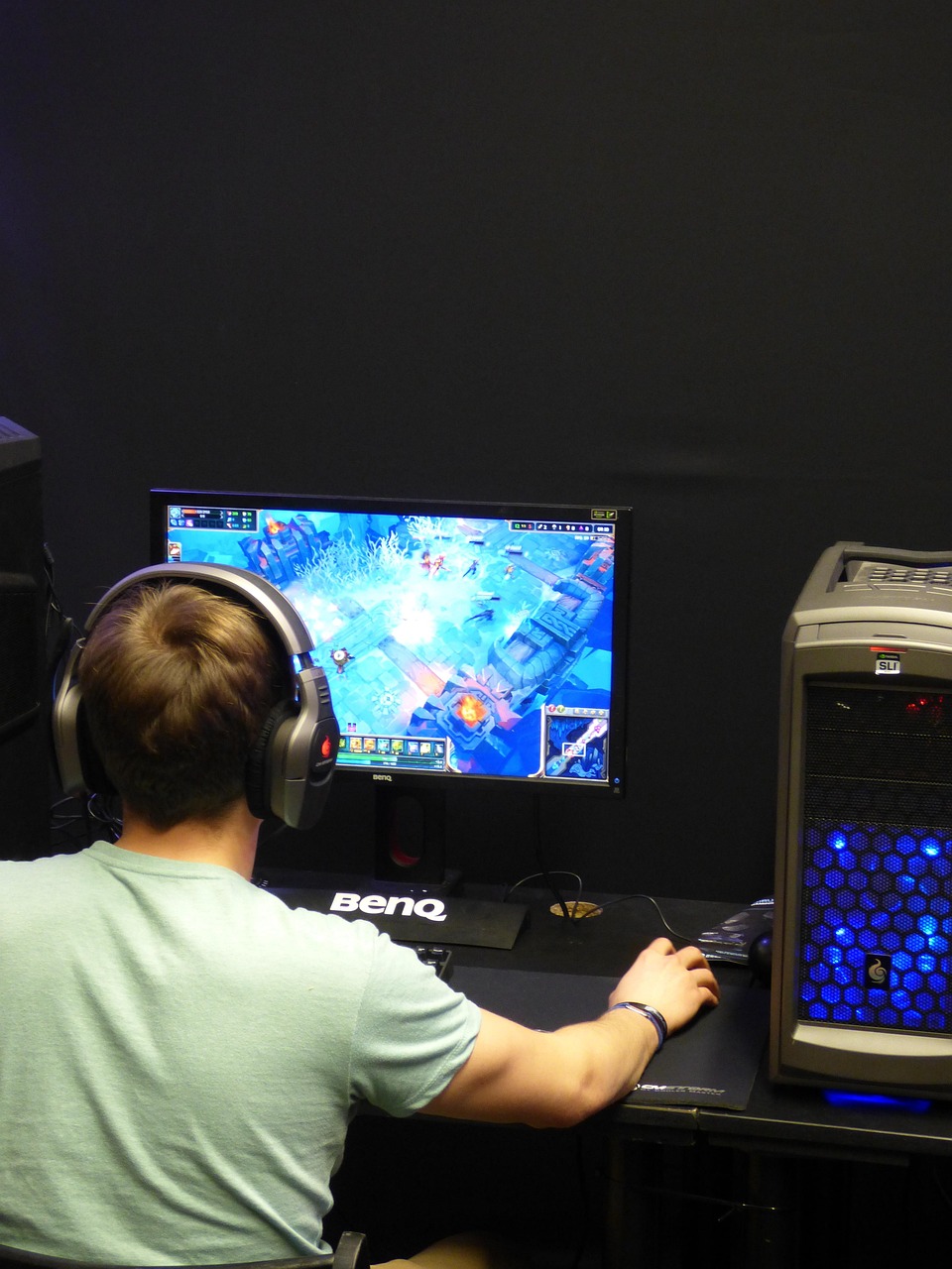 découvrez notre gamme de moniteurs gaming pour une expérience de jeu immersive. bénéficiez de résolutions exceptionnelles, de temps de réponse ultra-rapides et de technologies avancées pour un rendu visuel spectaculaire. améliorez vos performances et plongez au cœur de l'action avec nos écrans adaptés à tous les gamers.